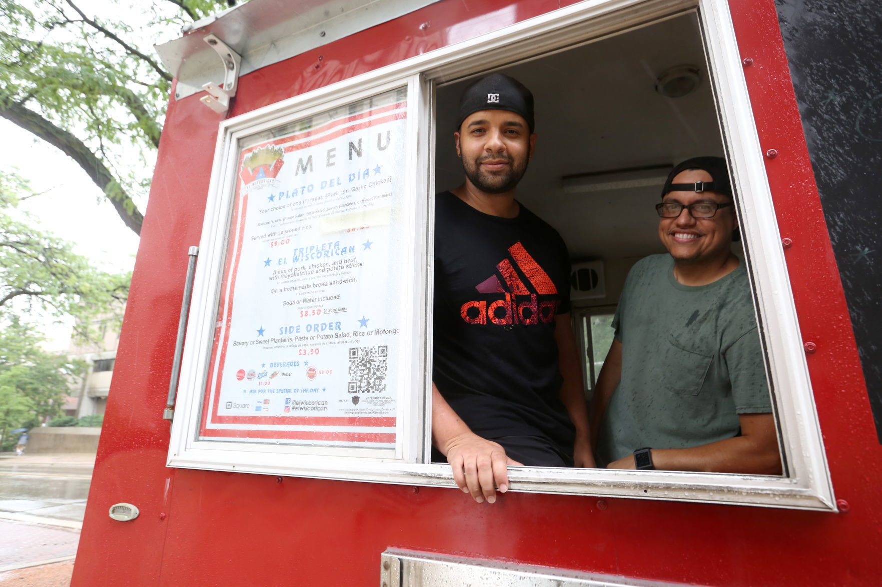 EL WISCORICAN FOOD CART